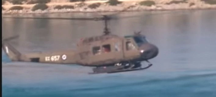 Οι ελιγμοί και οι βουτιές που έκανε πιλότος με ελικόπτερο Χιούι πάνω από τη Σύμη – Βίντεο